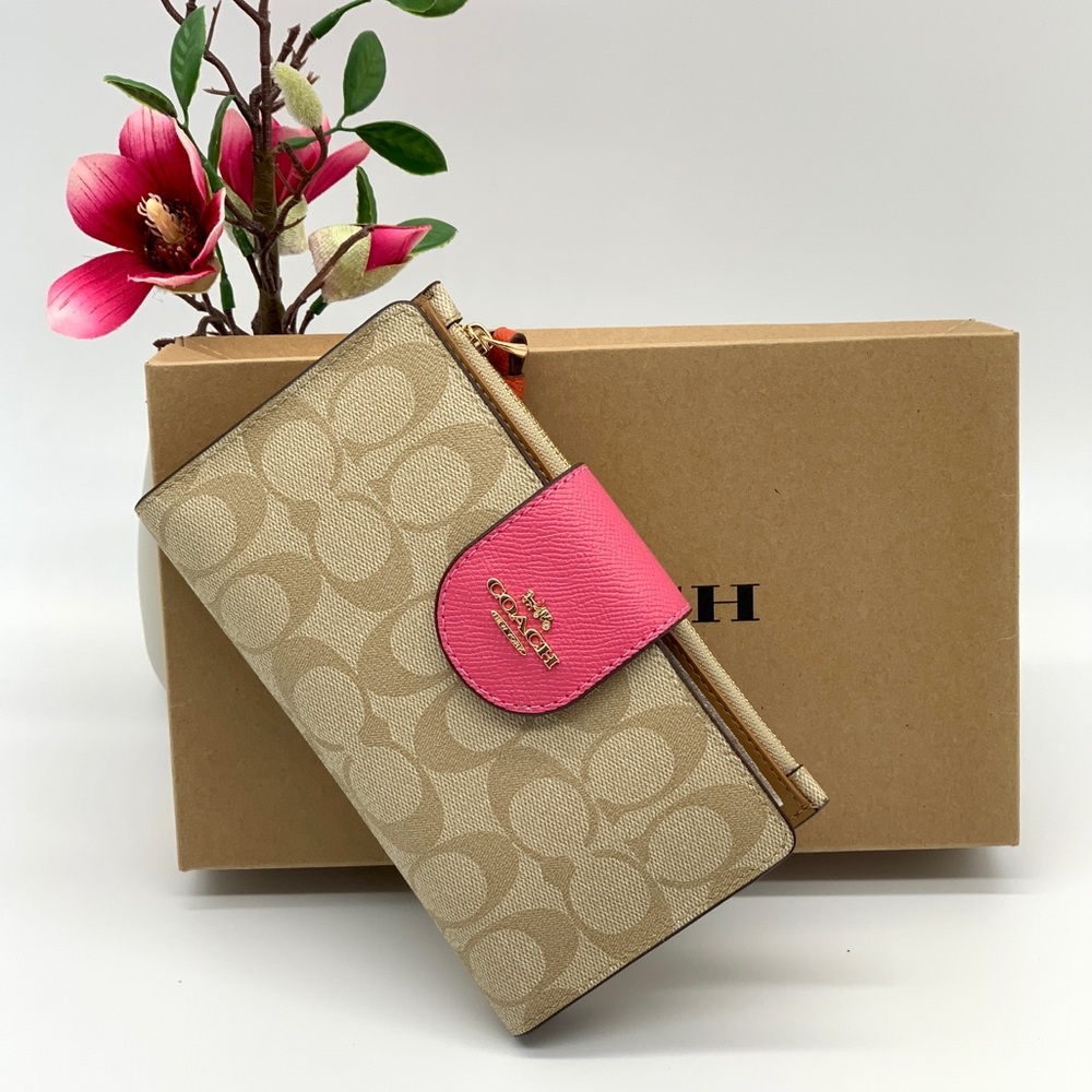 Coach Tech phone wallet